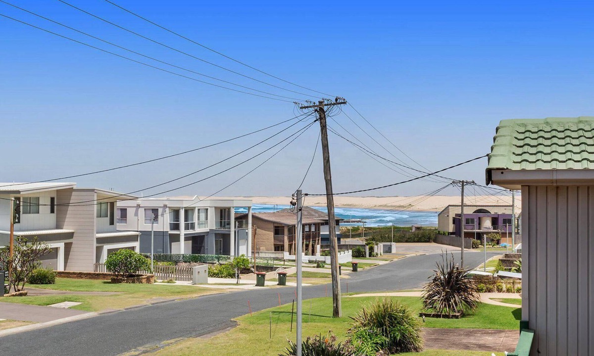 Anna Bay House | 1/32 Ocean Avenue - three bedrooms, three bathrooms, air con, boat parking & water views