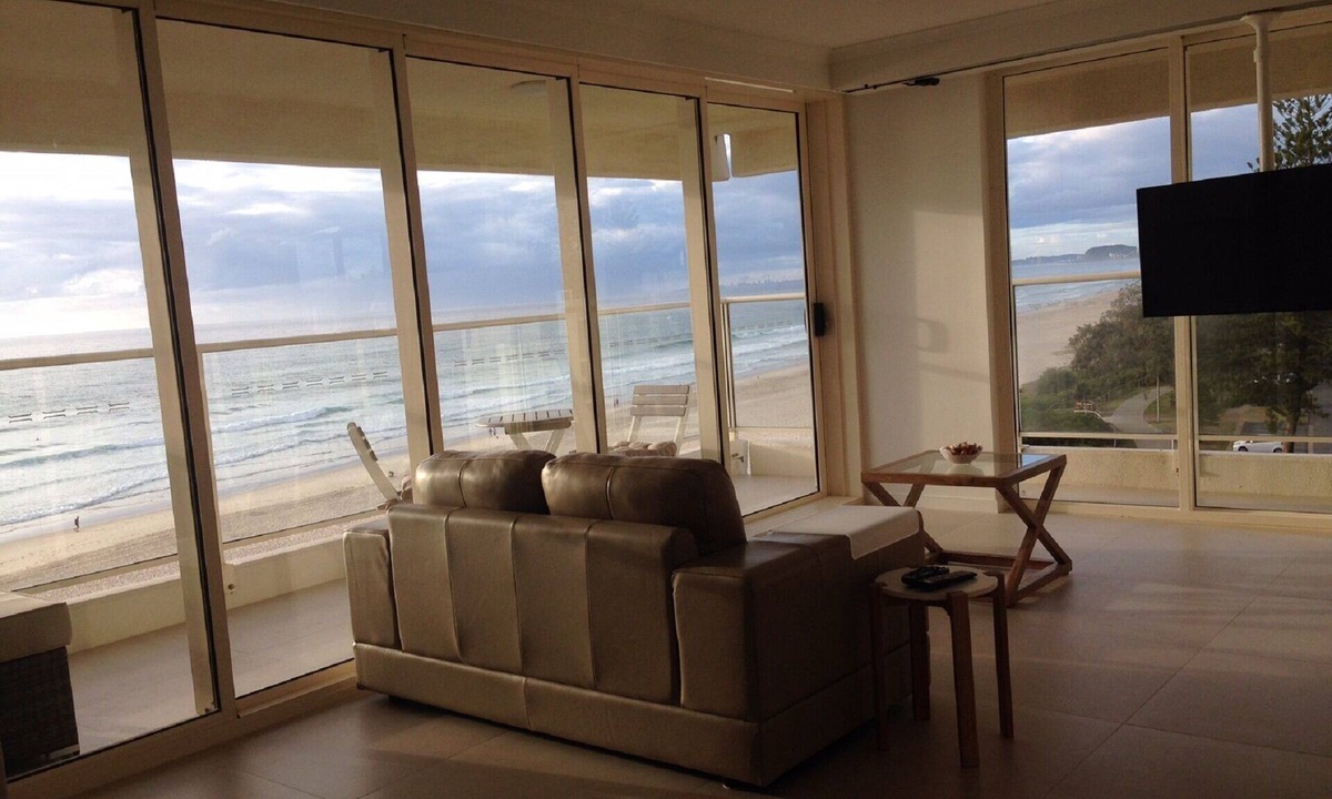Broadbeach Apartment | 100% Absolute beachfront apartment