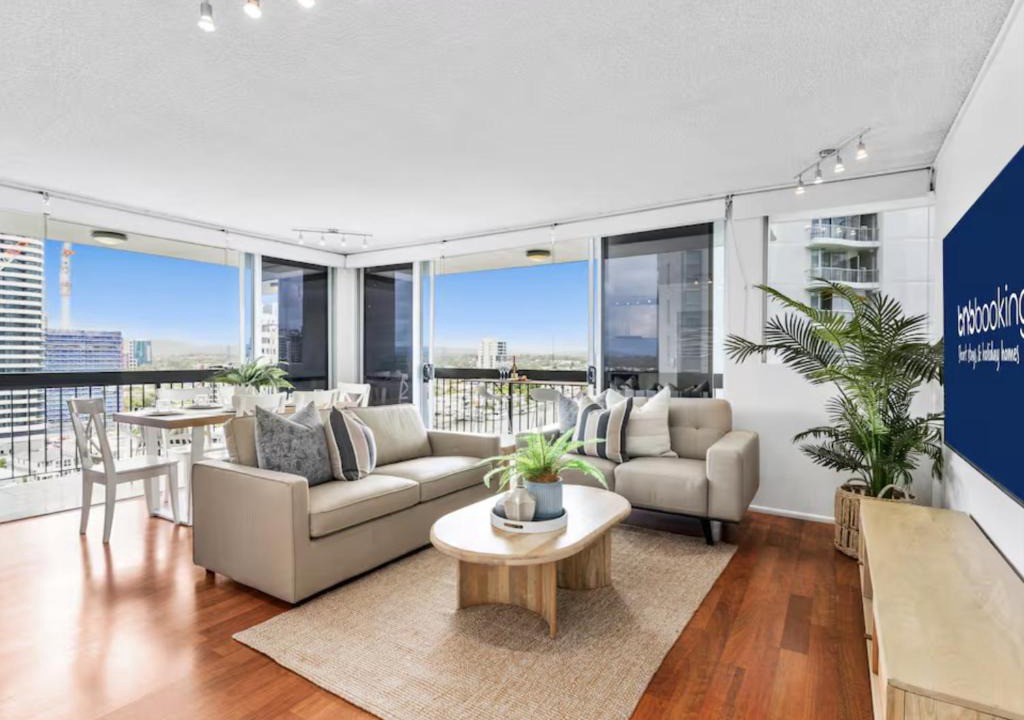 Surfers Paradise Apartment | 12th-Floor Riverfront Retreat Views Walk to Beach