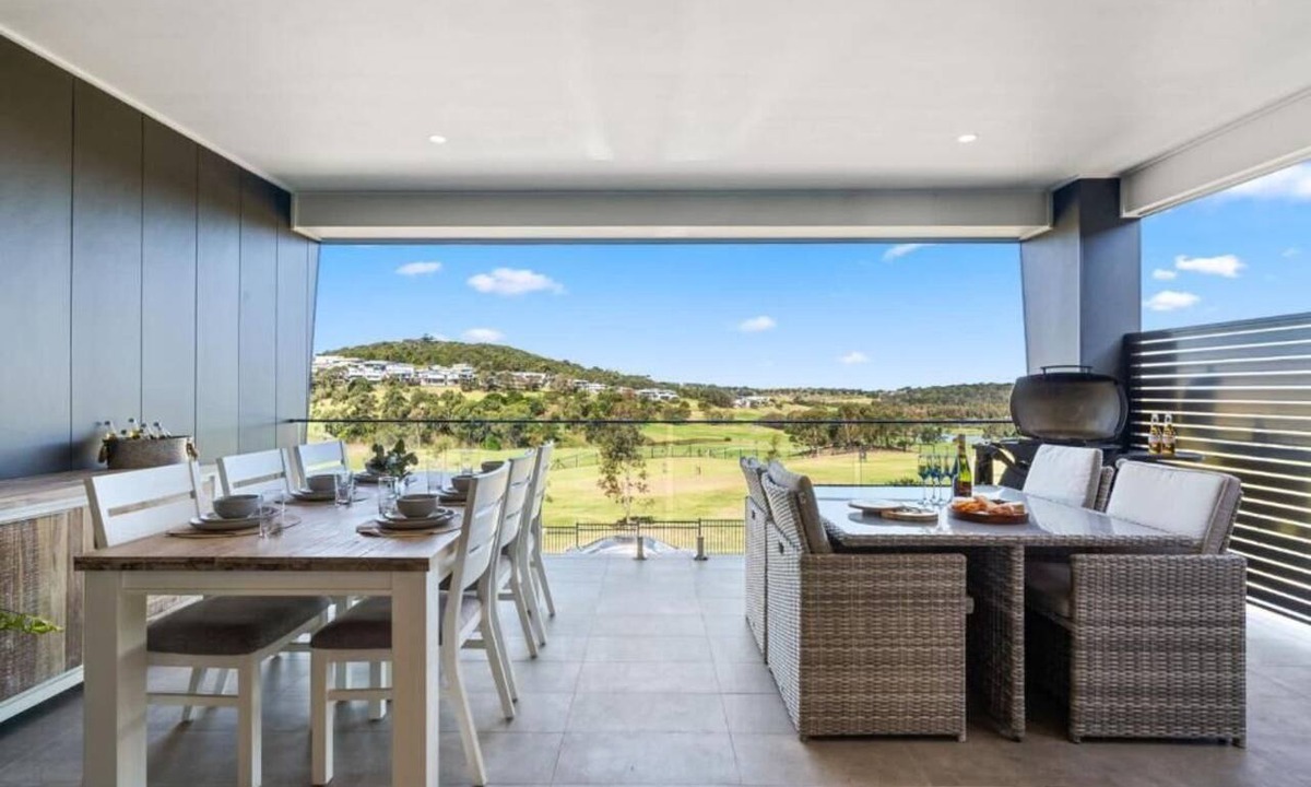 Shell Cove Apartment | 14A Archerfield Dr