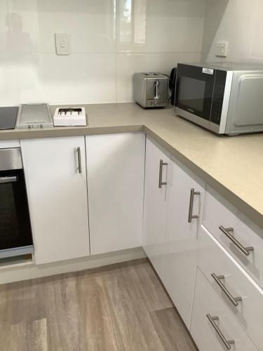 Moranbah Apartment | 2 4 Miller Quiet, Cool & Modern 3BR