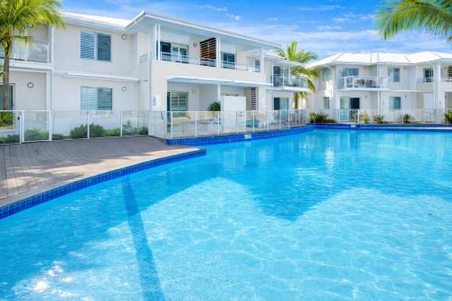 Salamander Bay Apartment | 2 Bedroom Poolside Escape - The Oaks Port Stephens