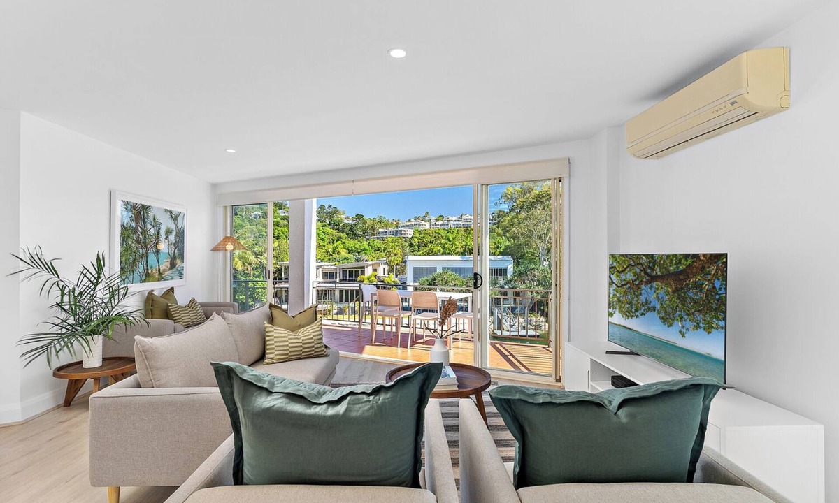 Noosa Heads Apartment | 2 Bedroom Riverfront Apt Top Floor | Pet Friendly
