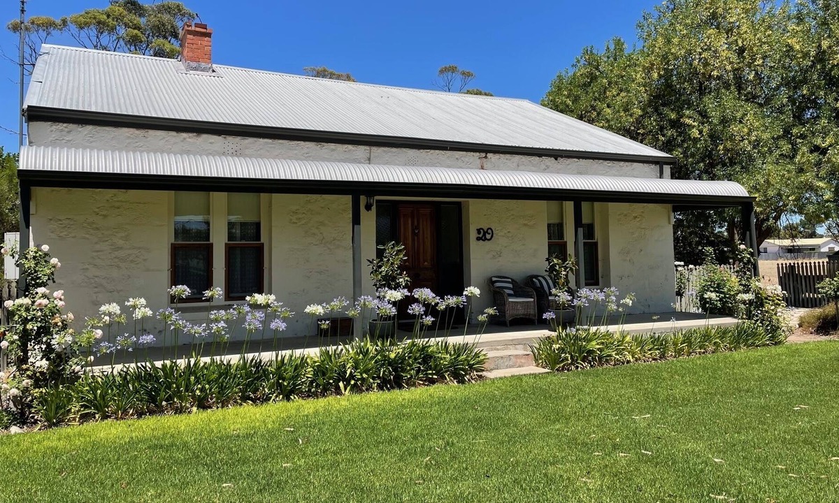 Keith Bed & Breakfast | 20 Hill Ave Bed & Breakfast - 'feel at home, when away'