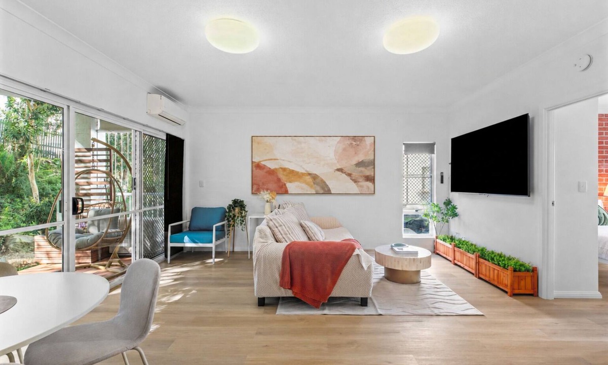 Indooroopilly Apartment | 2BR 2BA Indooroopilly | Walk to Shops & Bus