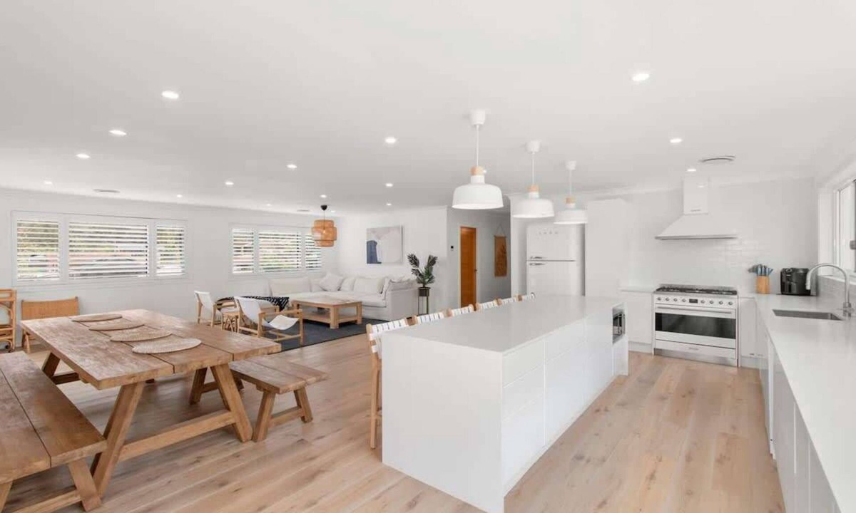 Surf Beach House | 3 White Sands