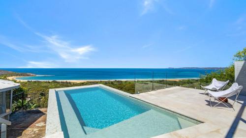 Killcare Heights House | '33 Degrees - Stunning Views' by HolidayCo