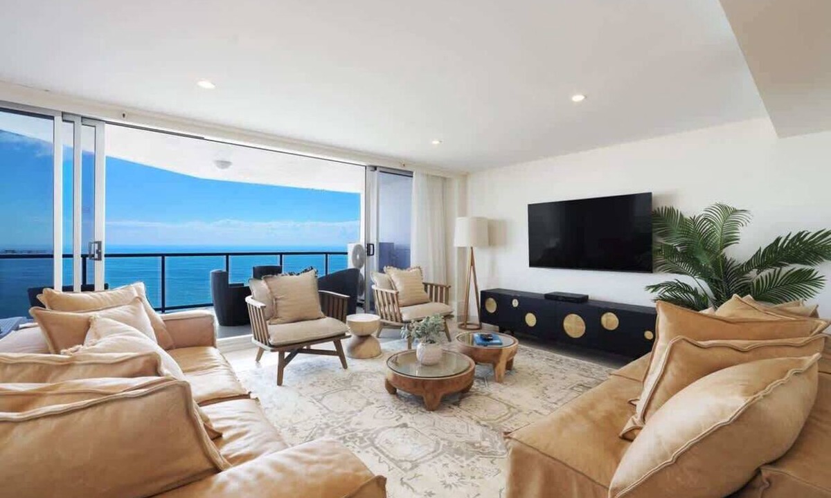 Surfers Paradise Apartment | 40L Peninsula 40th Floor Luxury Stay Ocean Views