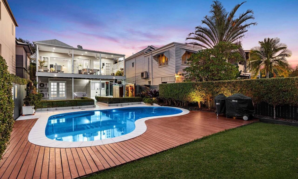 Manly House | 4BDR Queenslander with Pool Near Manly Esplanade