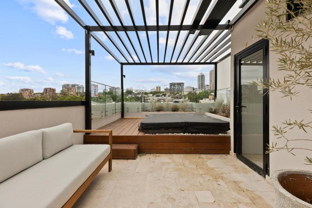 Woolloomooloo Apartment | 5BR Terrace House, Rooftop Spa & Amazing City View