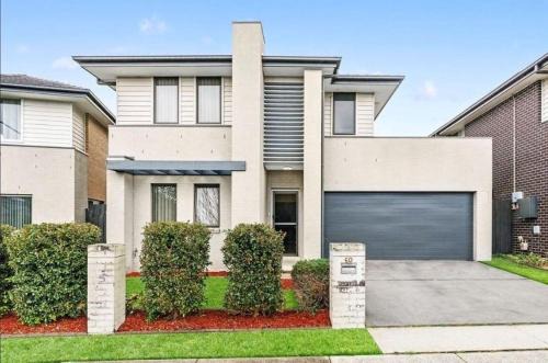 Penrith Villa | 6 Bedroom Corporate and Group Accommodation Penrith Sleeps 12 Flexible Stay