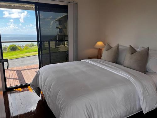 Rainbow Beach House | 76 Cooloola Drive - Rainbow Beach. Aircon. Wifi. Ocean views