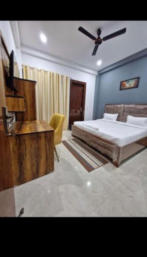 Noida Hotel | A One Stay & PG