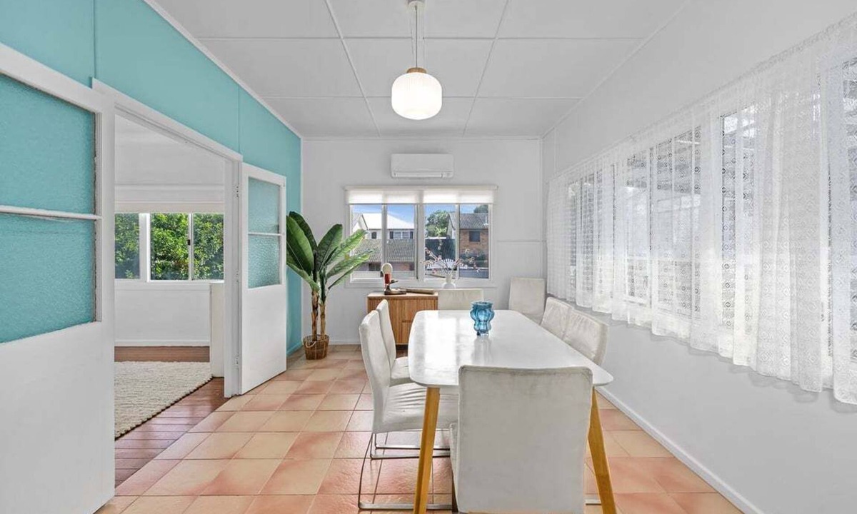 Burleigh Heads House | A true Original Jacaranda Estate