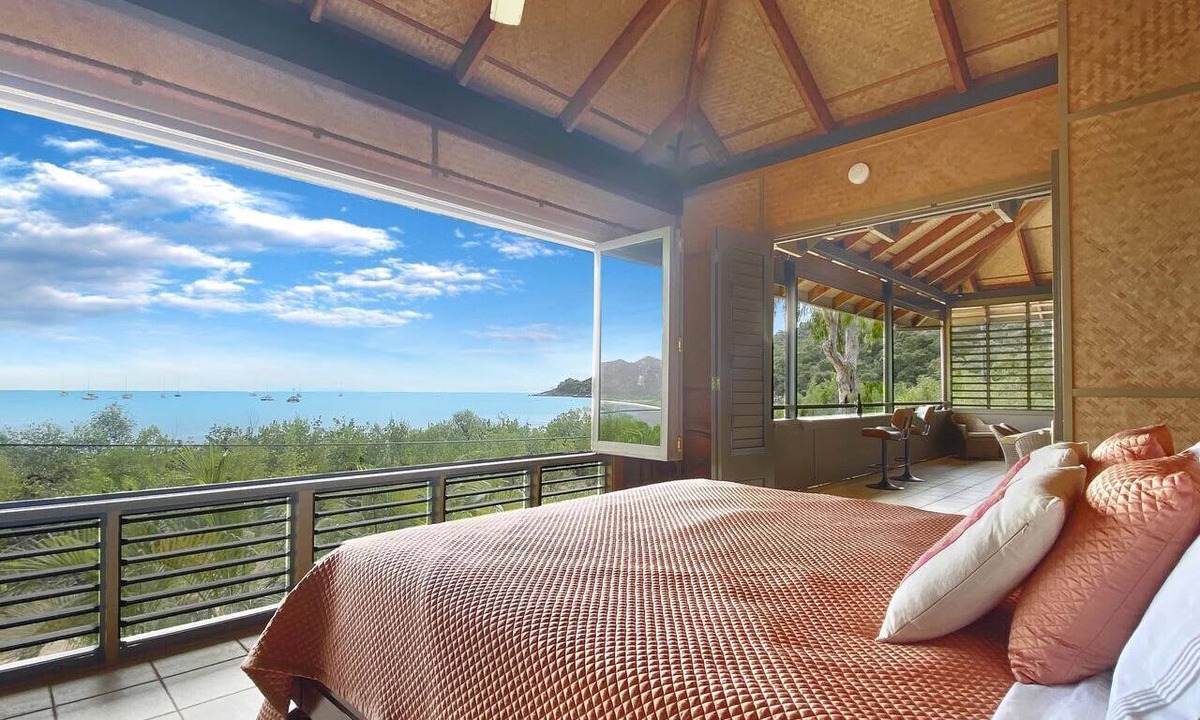 Horseshoe Bay House | Absolute Beachfront Master