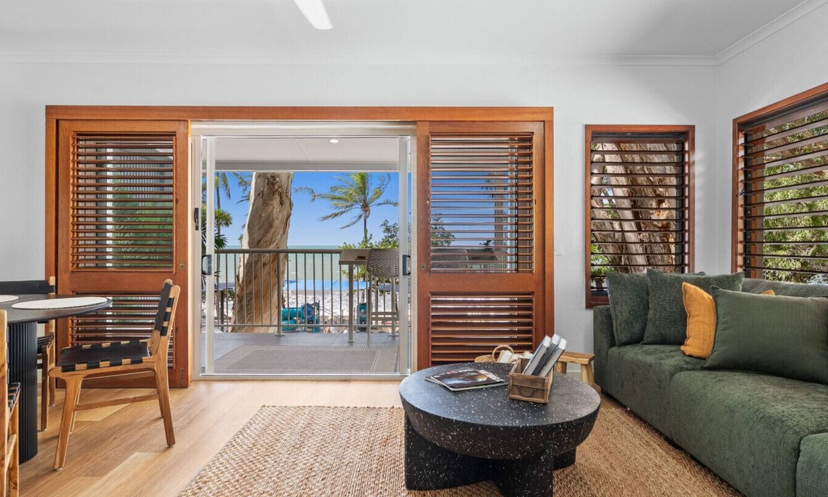 Palm Cove Apartment | Absolute Beachfront | Palm Cove Apt Sleeps 4