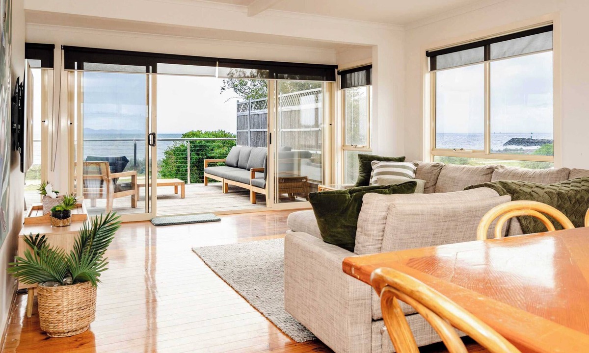 Portarlington House | Absolute Waterfront Escape Games Room Pet friendly