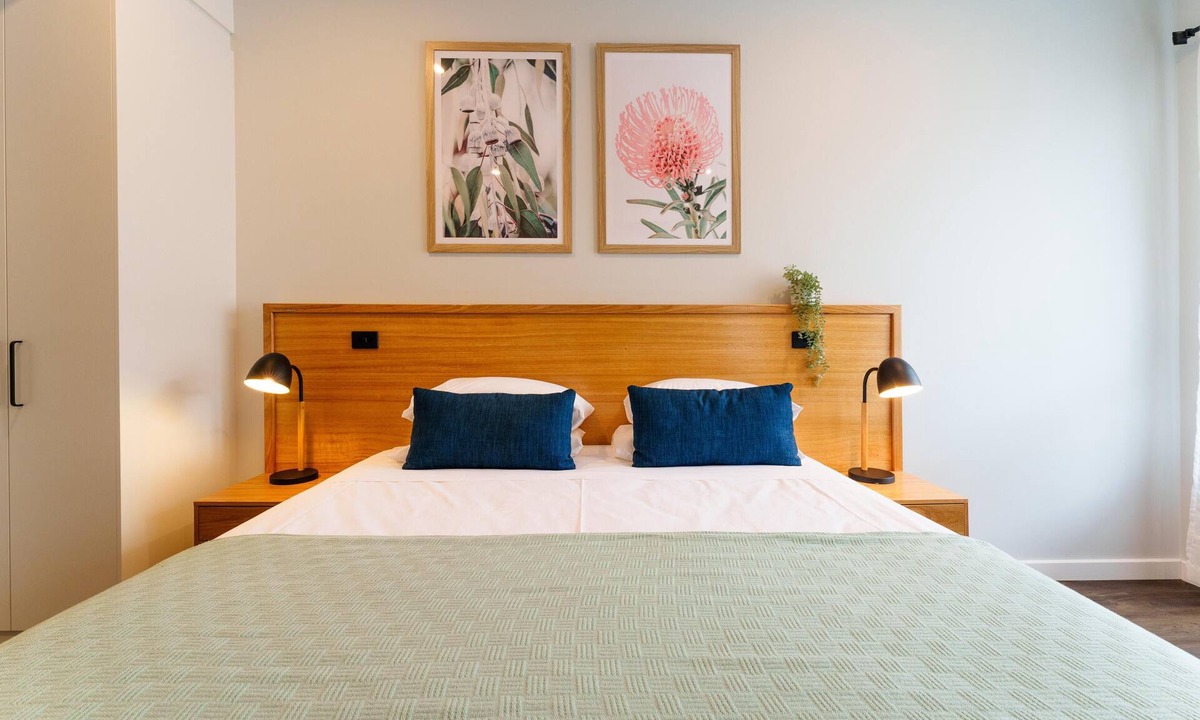Woodside Hotel | Accessible Suite - Self contained suite with 1 King bed or Twins and single sofa bed
