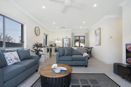 Maitland House | Accommodation Hunter - Adams Street Maitland