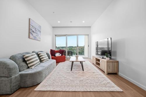 Mitchelton Apartment | Across from Train and Bus Station Pool Gym and View