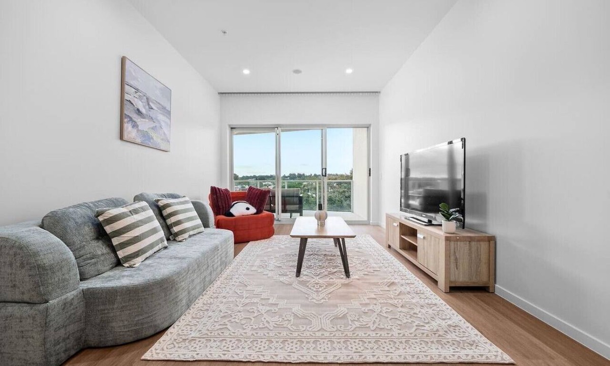 Mitchelton Apartment | Across from Train &Bus Station | Pool & Gym & View