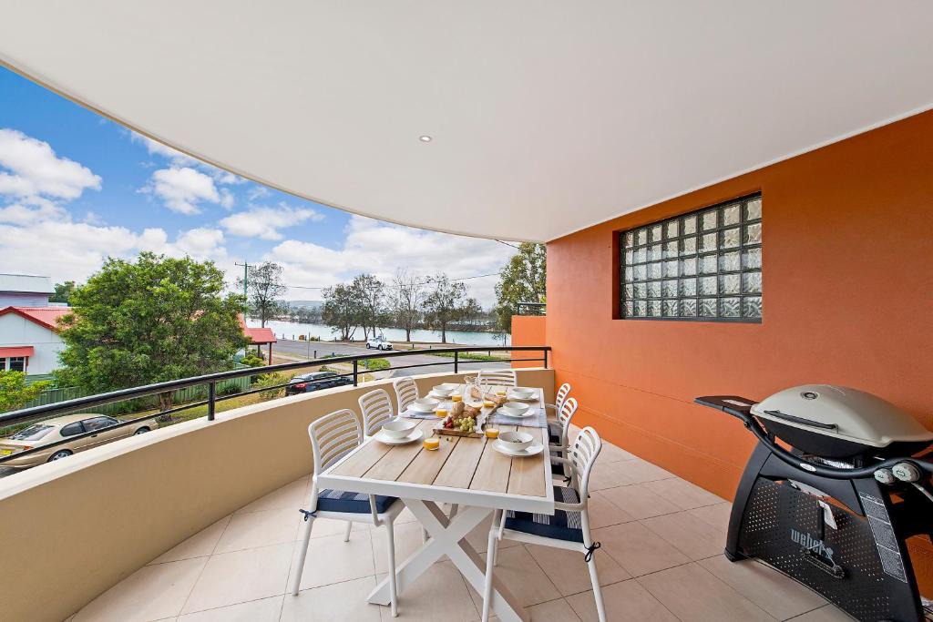 North Haven Apartment | Adrift at Dolphin Cove Apt 5 - riverfront modern