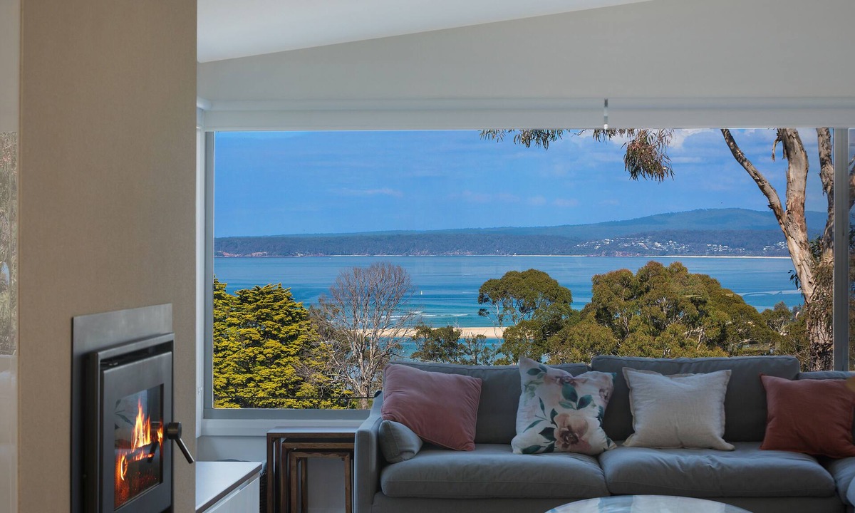 Merimbula House | ADS on Collins - 4 Bedroom Pet Friendly home - 5+ nights