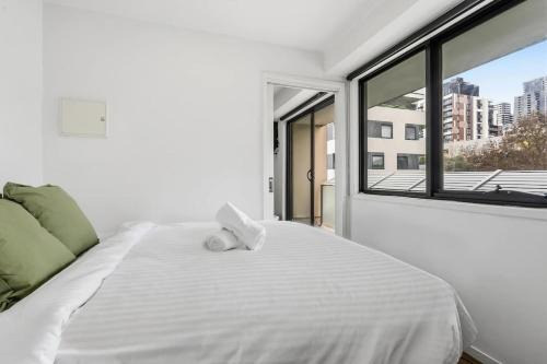 Box Hill Apartment | Affordable Studio, Steps to Box Hill Hospital