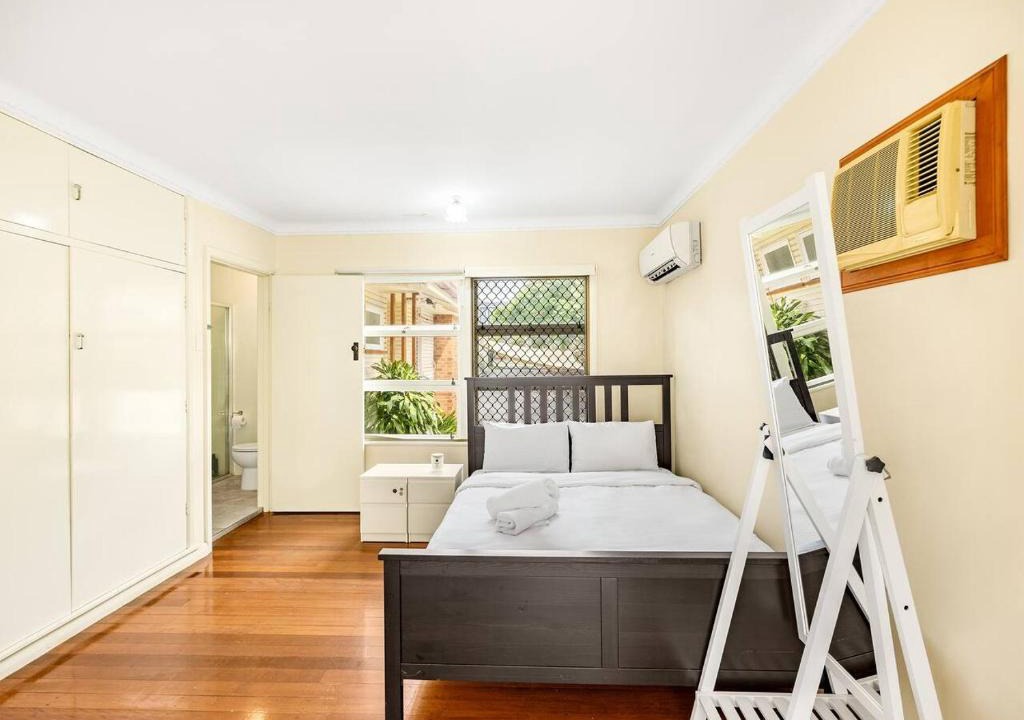 St. Lucia House | Affordable Studio Steps from UQ Shops and Transit