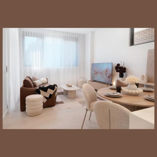 Burwood Apartment | 'Amber' 1 bedroom apt in Burwood with free parking