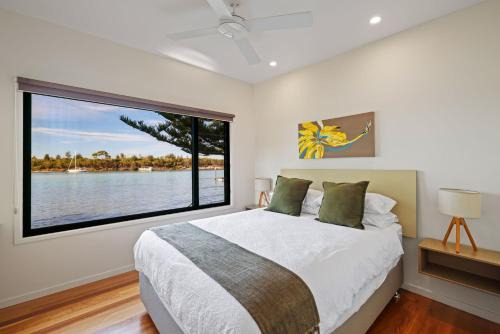 Huskisson Villa | Anglesea Waterfront Bungalow with Spa by Book Jervis Bay