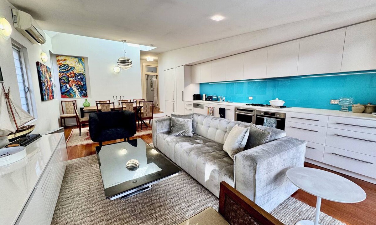 Annandale House | Annandale Home, Deck, Garden, Walk to Bars & Cafes