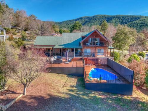 Bright House | Apex Manor
