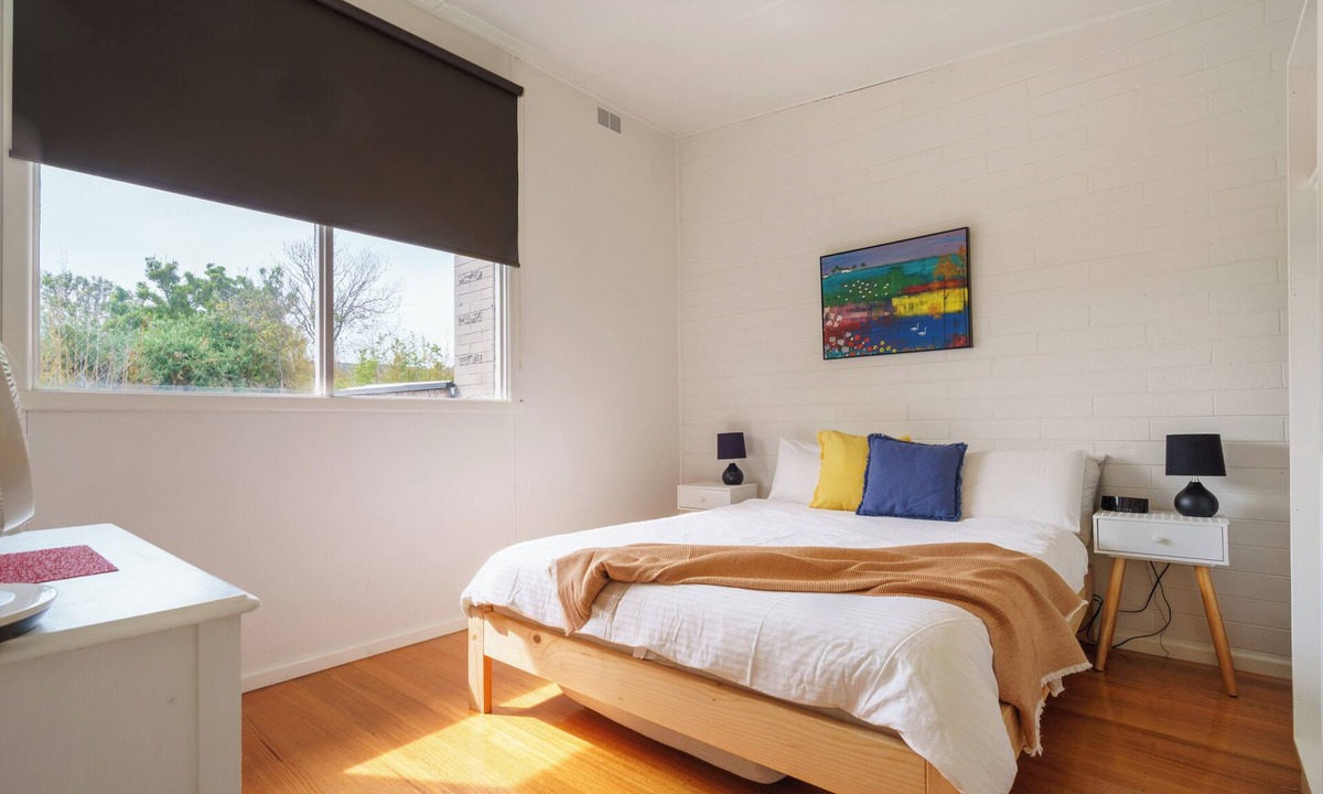 Rosebud House | Argo Sands -Steps to the beach! Walk to the pier, playground, shops and cafes