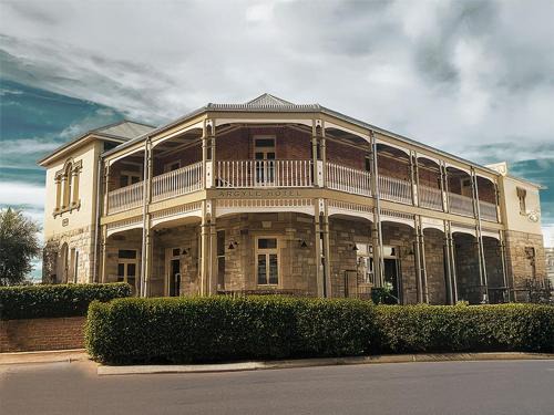 Maclean Hotel | Argyle Hotel, Maclean