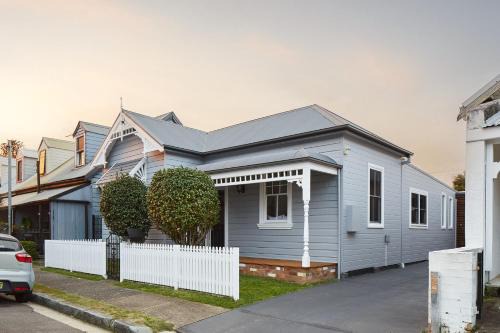 The Junction House | Austin Cottage - Pet friendly!