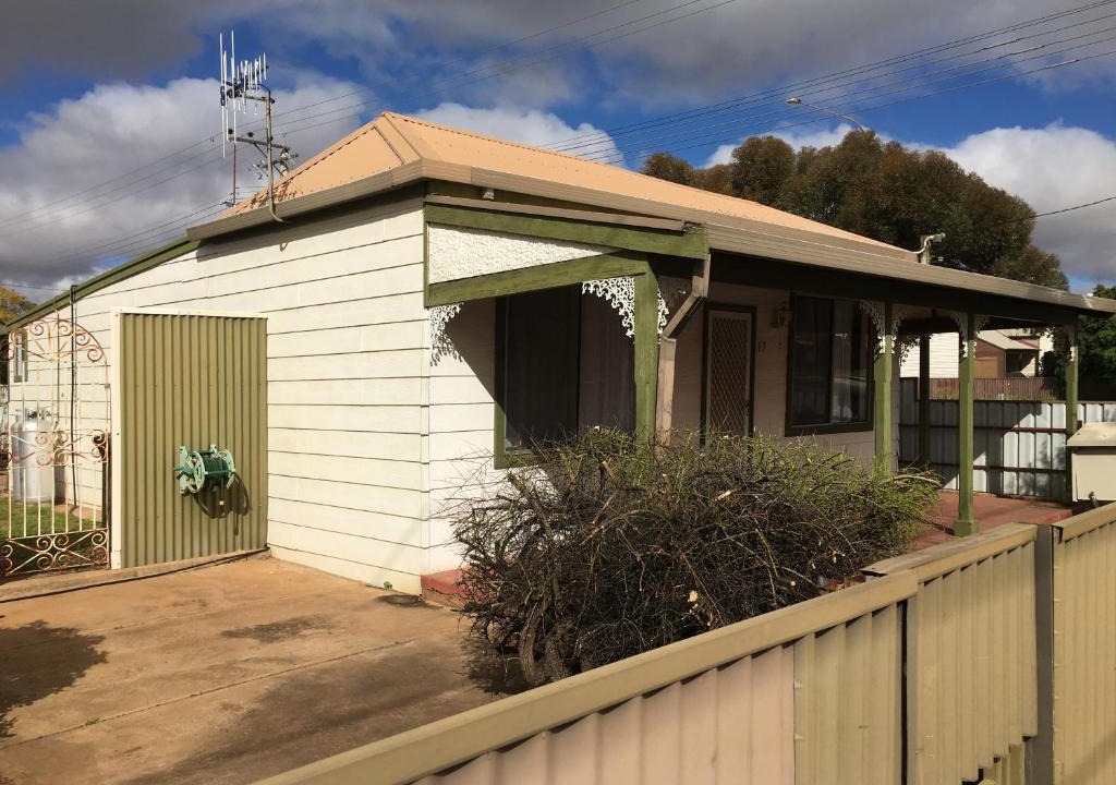 Broken Hill House | Away Cottages Broken Hill