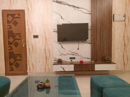 Mahmoorganj Apartment | AYUDH Avyaan's stay