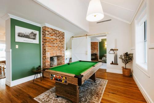 Central Mudgee House | Bathurst Lodge - Historic Modern Retreat with Alfresco