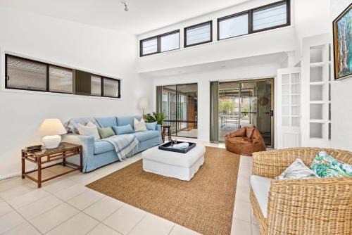 Callala Beach House | Bay Bliss - Fireplace - 3 Mins Walk to Beach