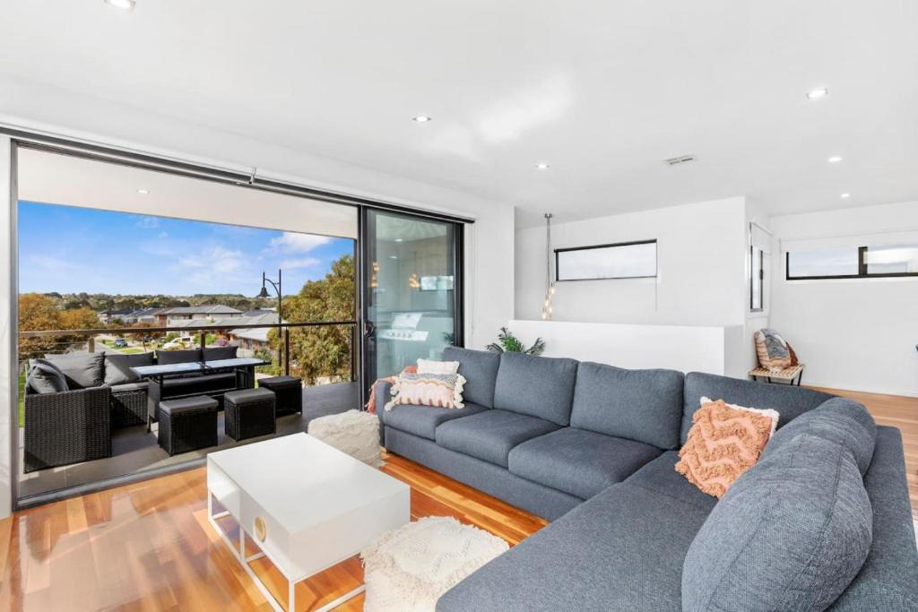 Curlewis House | Bayview Luxe- Sleeping 14, Pet Friendly, Views- 4 bedroom, lounge with sofa beds