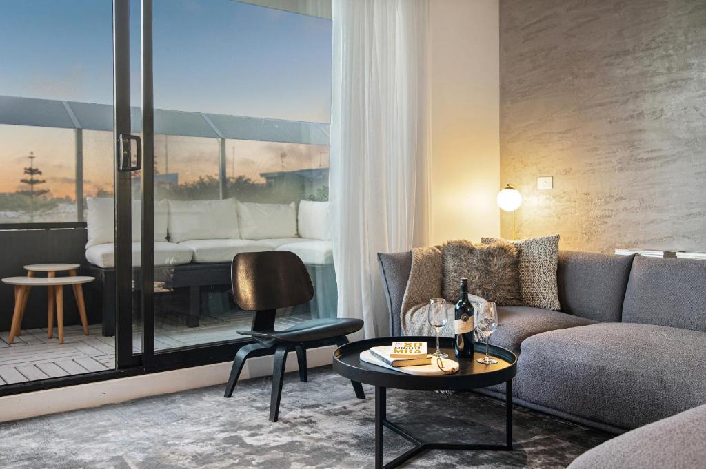 Port Melbourne Apartment | Beach Gem with Gorgeous View