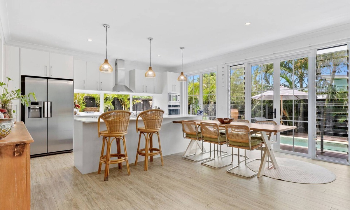 Casuarina House | Beach Hideaway - 100m from the beach