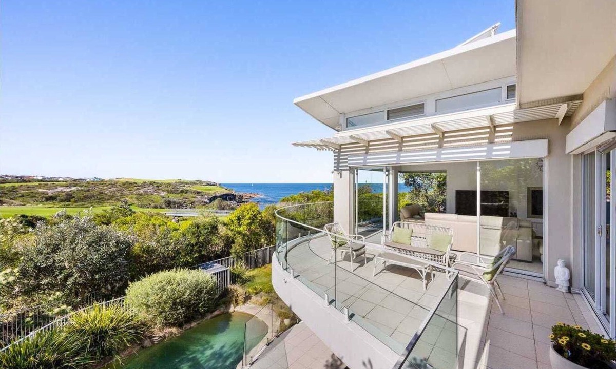 Little Bay House | Beach House | Heated Pool | Golf Course | Pet-Friendly | Late Check-Out Sundays