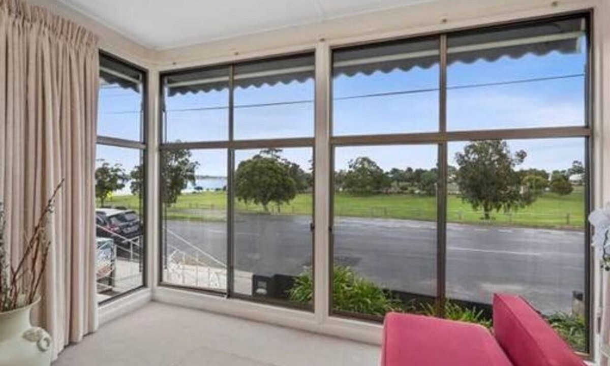 Drumcondra Cottage | Beach View Rippleside Home