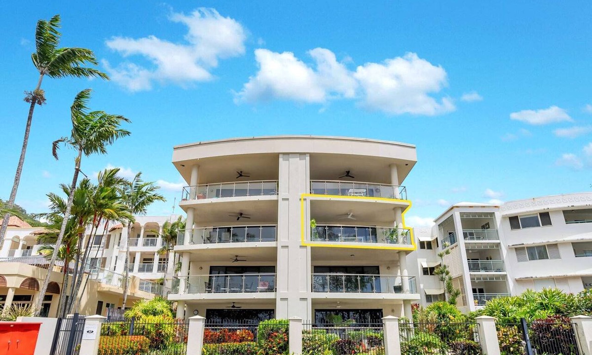 Trinity Beach Apartment | Beachfront 3-Bed with Pool & Stunning Ocean Views