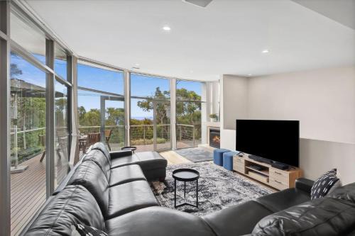 Lorne House | Beachfront 63