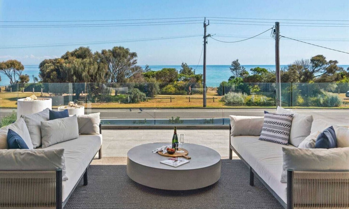 Safety Beach House | Beachfront Luxury - Bay Views, Games, Wineries