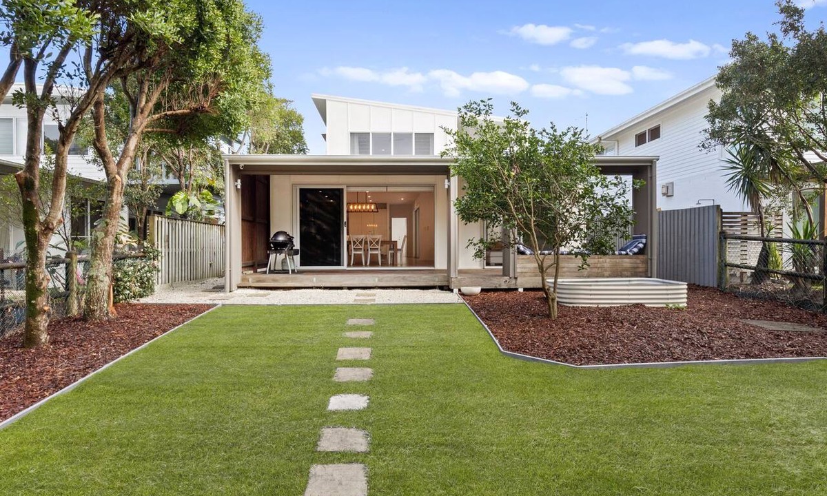 Casuarina House | Beachfront Oasis - Large home!