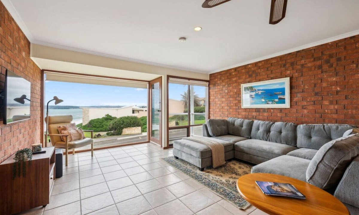 Port Elliot Villa | Beachfront Views at Southern Sands